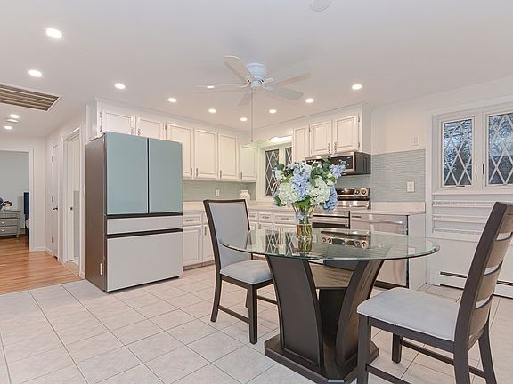4th image of 119 Carroll Ave