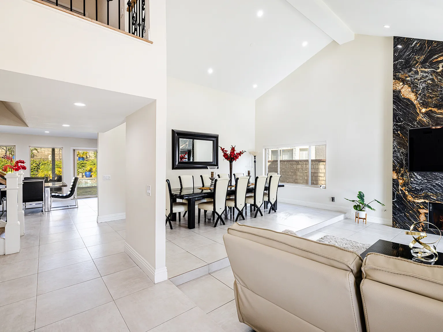 3 bed, 2.5 bath, 3100 sqft, $8,750 — Photo 3