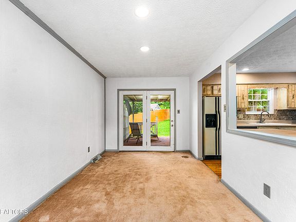 3rd image of 7811 Stillbrook Ln