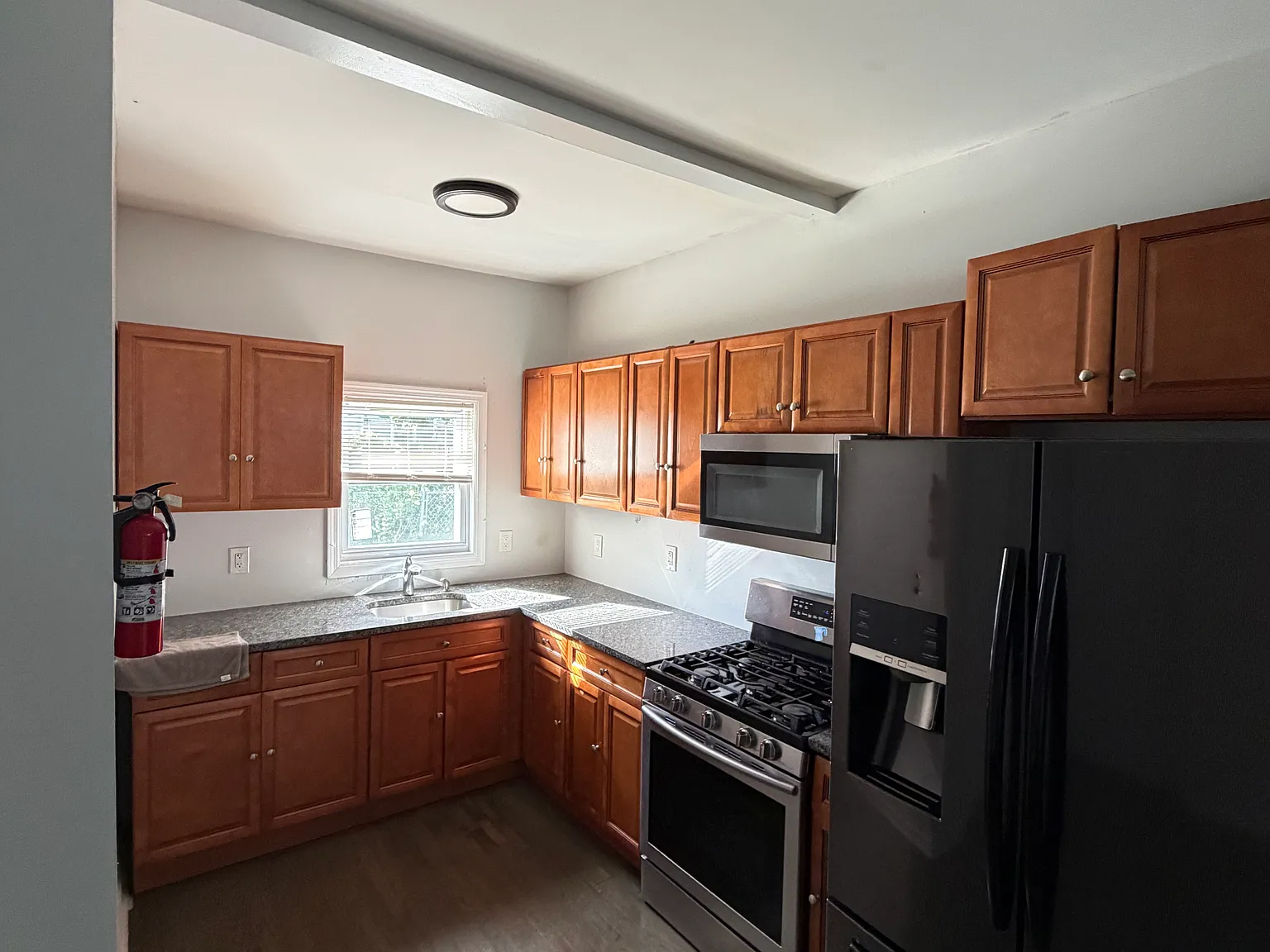 2 bed, 1000 sqft, $2,300 — Photo 3