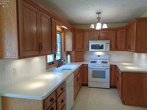 4th image of 3904 James Ave