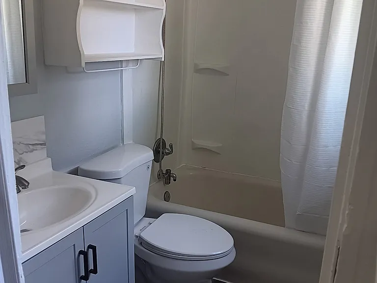 323 Commercial St #3 — Photo 8
