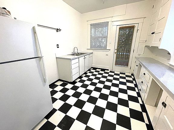 5th image of 4922-4930 N Albina Ave #4922