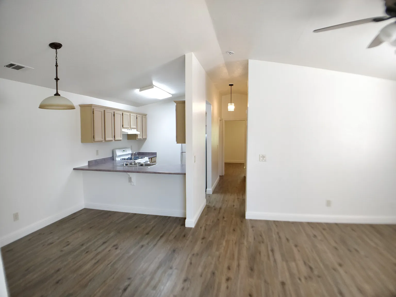2 bed, 900 sqft, $1,295 — Photo 4