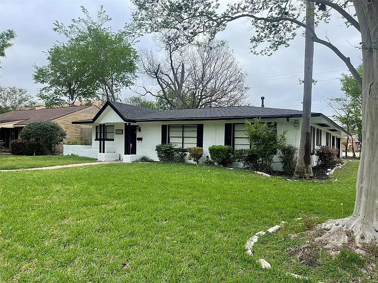 9602 Val Verde St — Photo 2