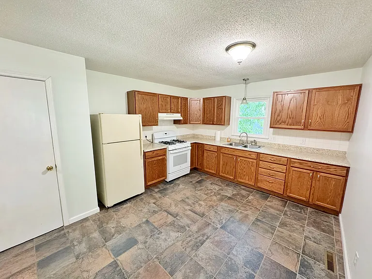 802 N College Ave — Photo 11
