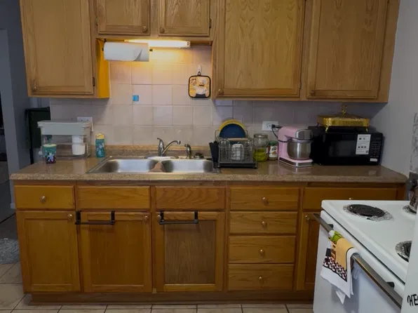 8274 W Elizabeth Ave APT 1, Niles, IL 60714