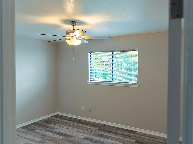 3217 Hirschfield Rd #B — Photo 13