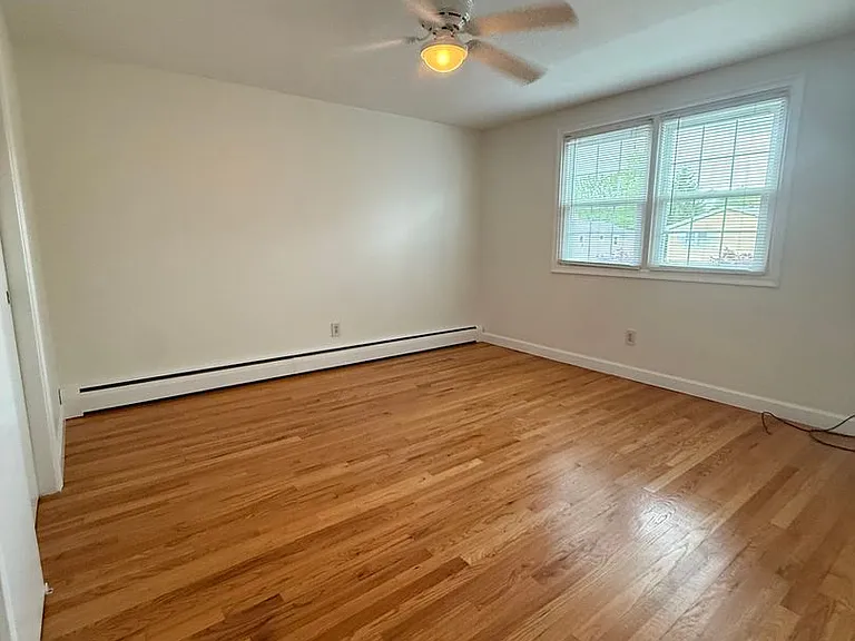 27 Janet Dr — Photo 4