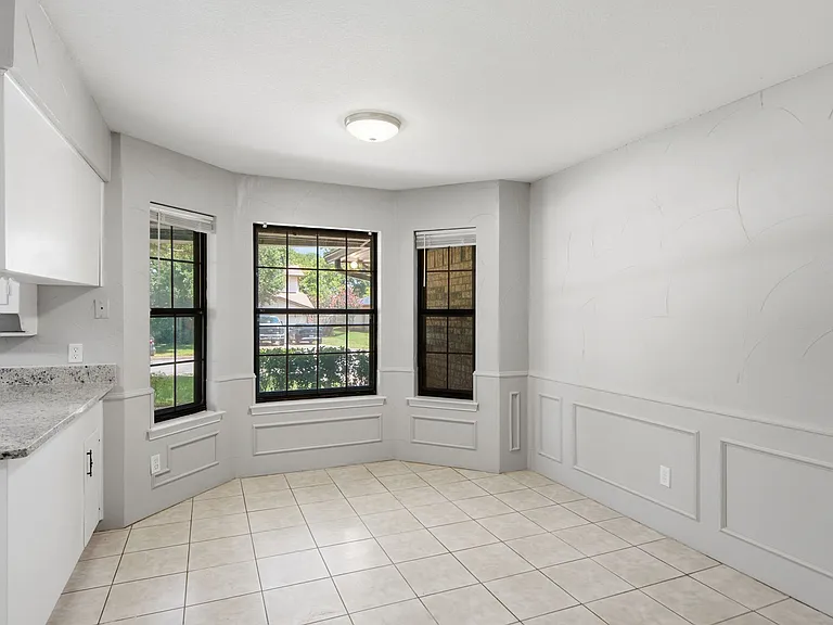 2223 Sierra Dr — Photo 9