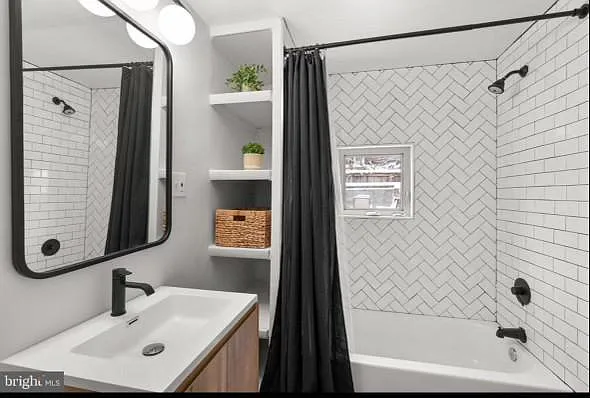 Full bathroom #2