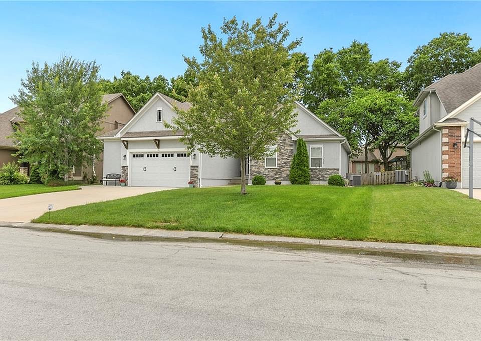 1st image of 2821 SE Jennifer Dr