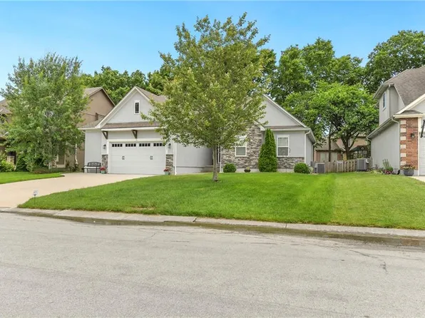 2821 SE Jennifer Dr, Lees Summit, MO 64063