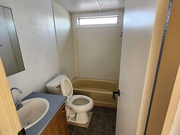 3rd image of 725 Oasis Dr Space D