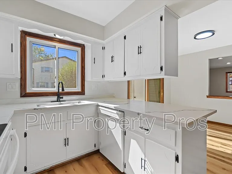 8148 S 88th St — Photo 13