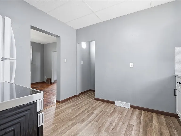 142 Western Ave — Photo 8