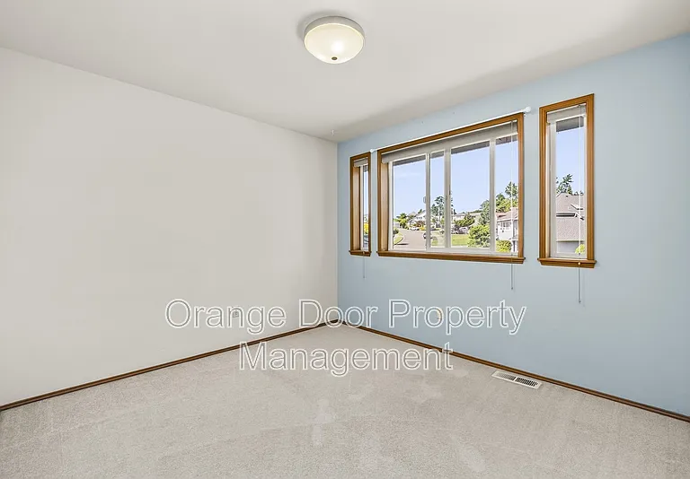 5204 Ridge Dr NE — Photo 33