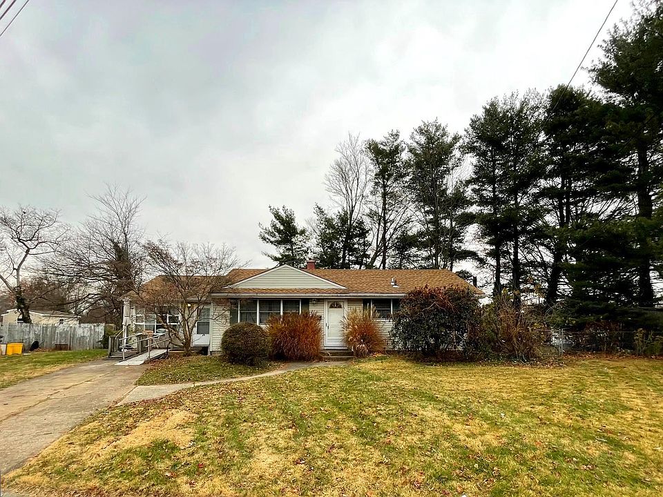 2nd image of 7 Laurie Ct