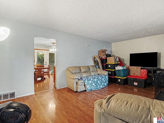 4th image of 9709 Ellison Ave