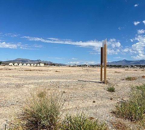 4th image of 1920 E Calvada Blvd