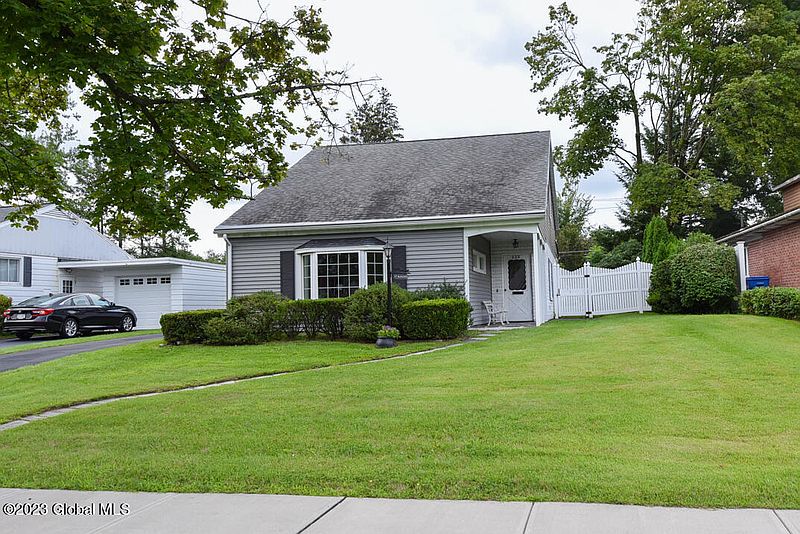 2nd image of 223 Marion Avenue