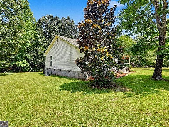 3rd image of 427 Baker Rd
