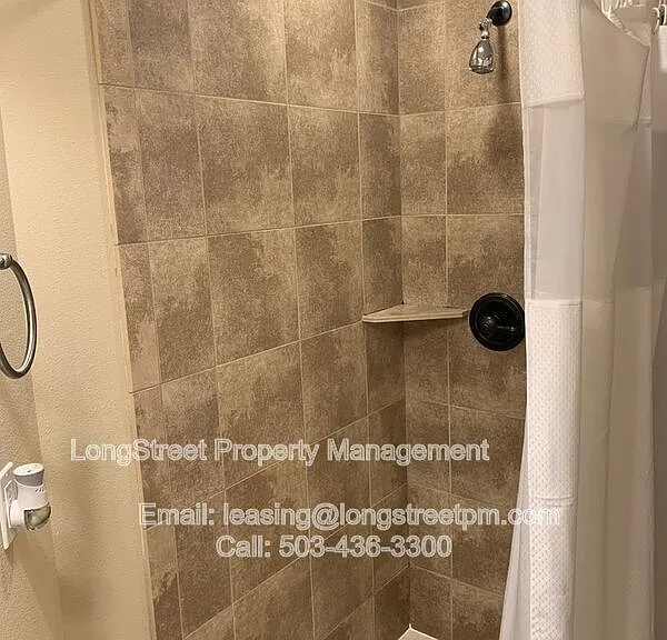 532 NE Sumner St #B — Photo 13