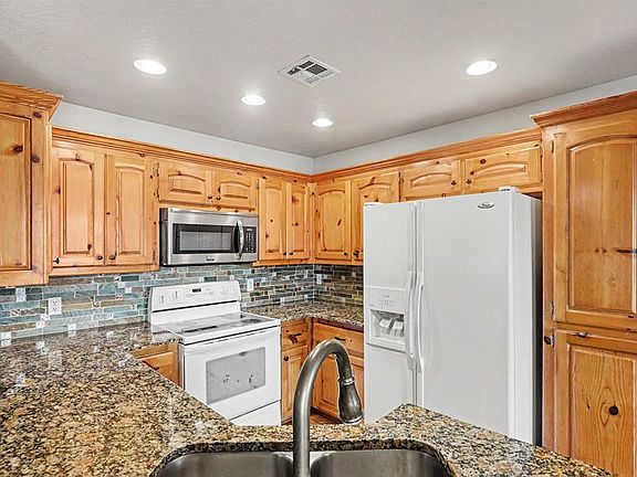 5th image of 10970 220th St