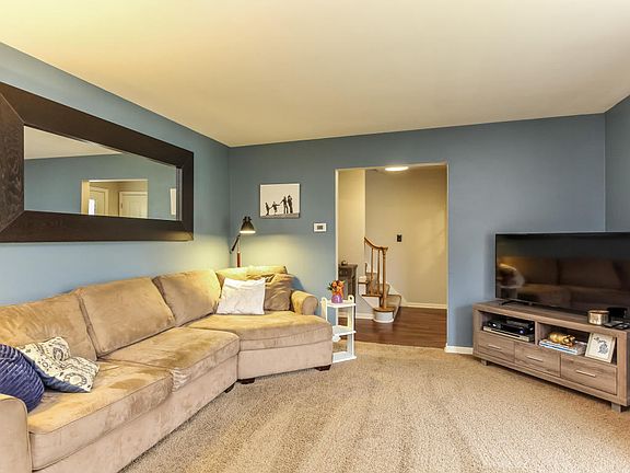 4th image of 1832 Emerald Ave NE