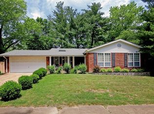 15441 Pickett Ct, Chesterfield, MO 63017