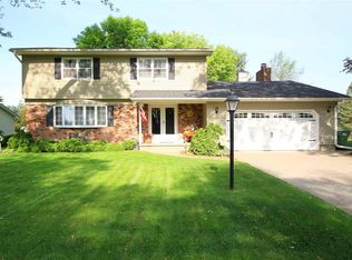 714 Orchard Ln, Clinton, IA 52732