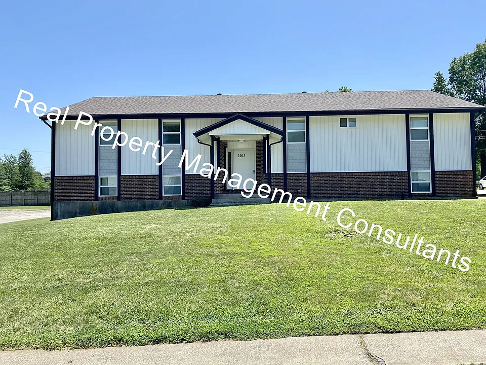 2203 Mission Rd