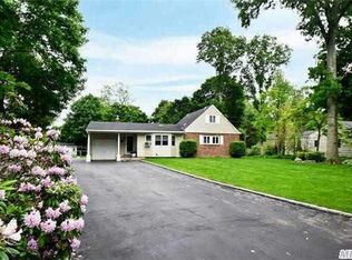 25 Briarfield Ln, Huntington, NY 11743