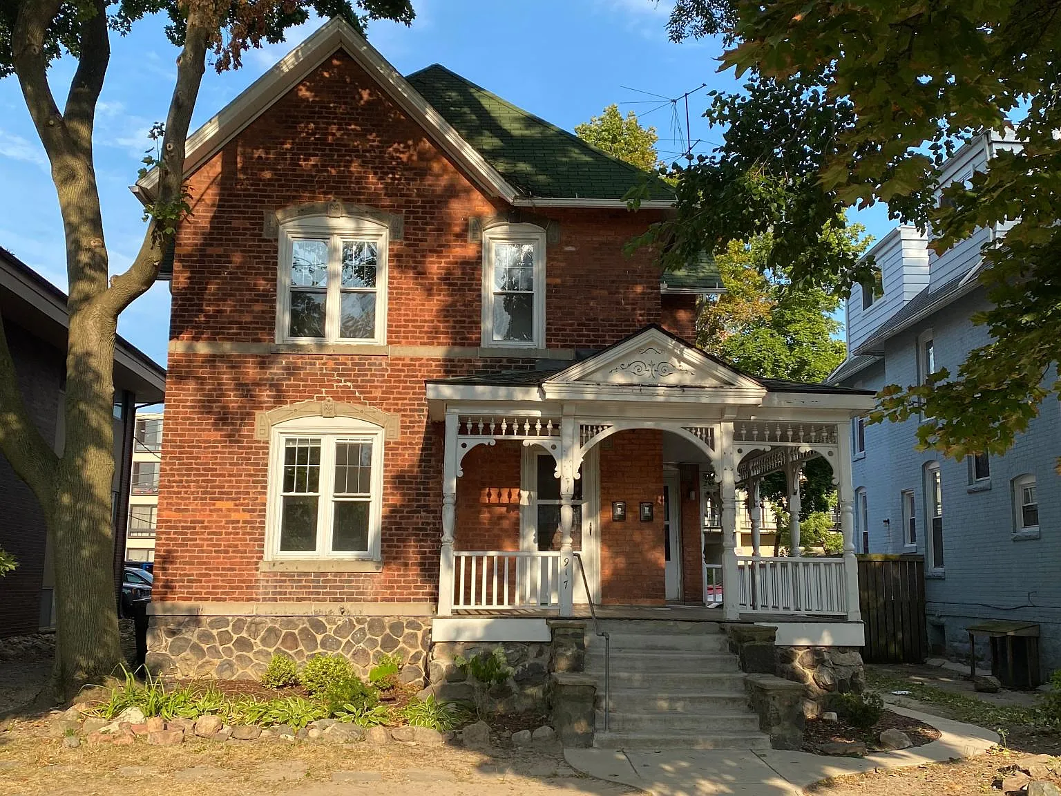 6 bed, 1500 sqft, $5,520 — Photo 1