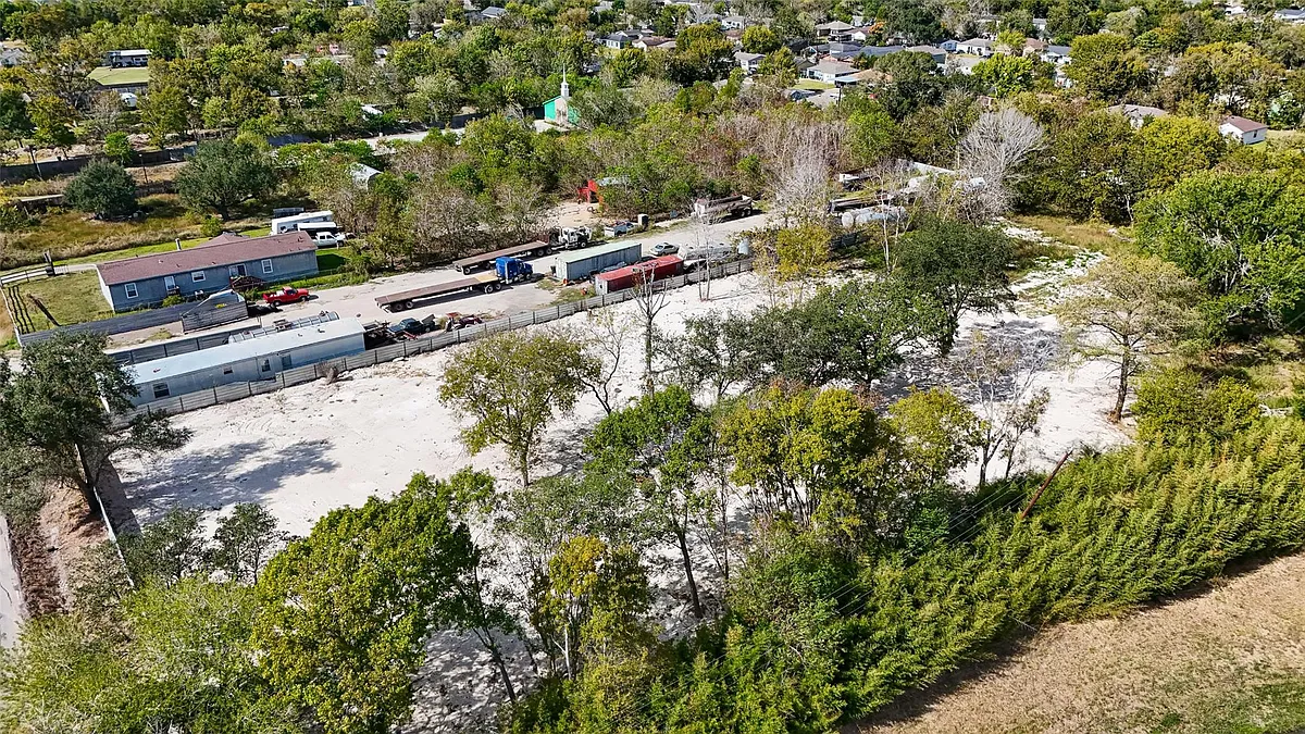 Building Photo - 5033 S Acres Dr