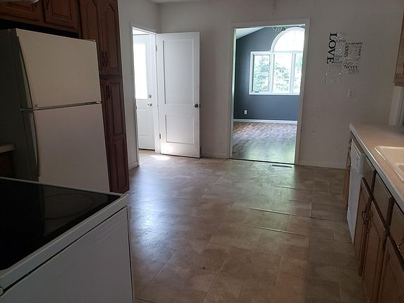 5th image of 808 Woodlawn Ave