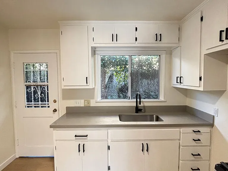6819 N Figueroa St #21 — Photo 14