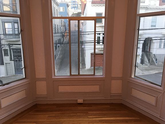 3rd image of 924 Greenwich St