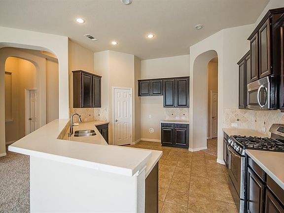 3rd image of 936 Trailwood Dr