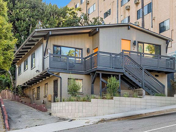 3rd image of 2053 N Argyle Ave #2