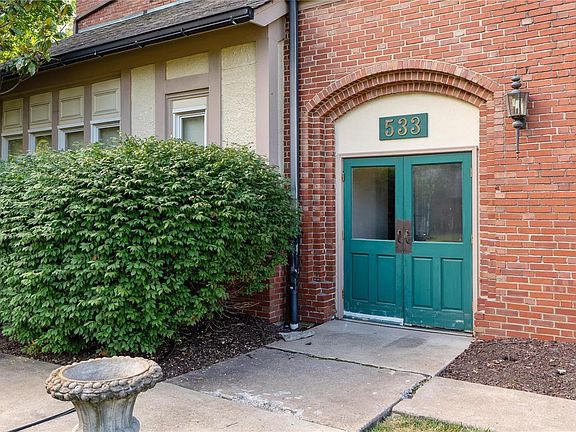 2nd image of 533 Colebrook Dr APT A