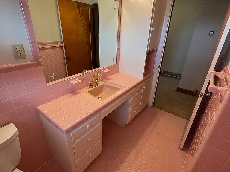 710 Eastwood St — Photo 11