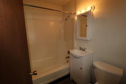 3rd image of 1303 Morris Ave #4
