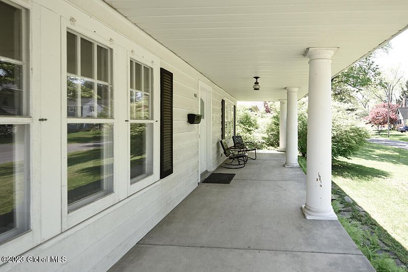 3rd image of 418 Wellington Road