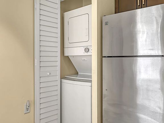 3rd image of 1109 Green Pine Blvd APT E-3