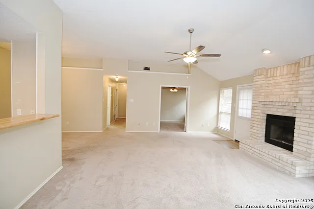 4 bed, 2.0 bath, 1731 sqft, $2,350 — Photo 2