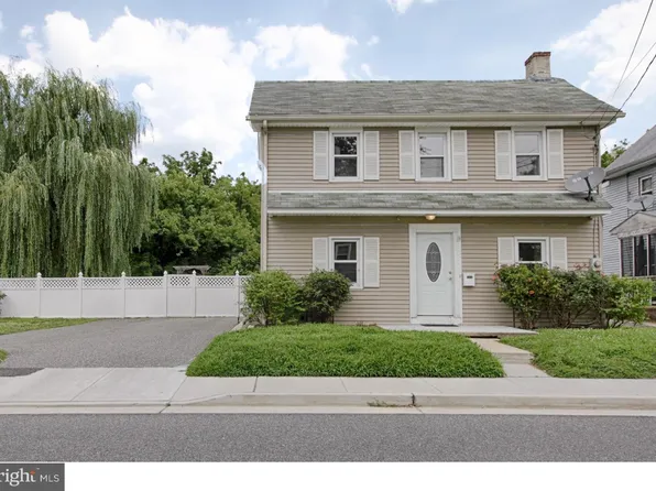 39 E Millbrooke Ave, Woodstown, NJ 08098