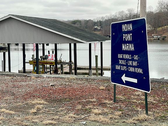 2nd image of 1625 Morewood Rd