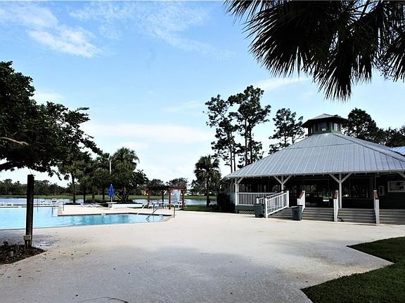 Beautiful Resort Style Pool