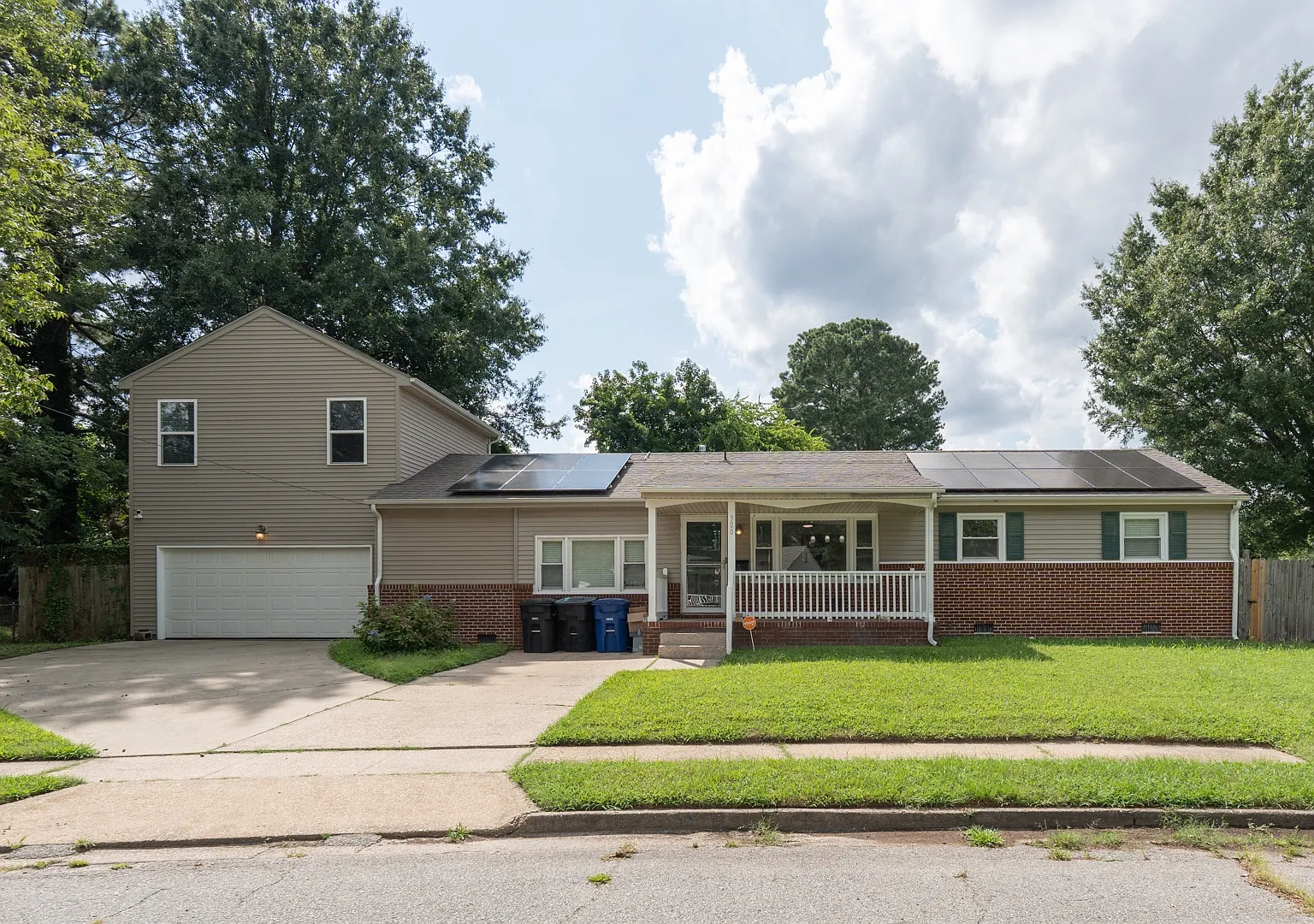 5 bed, 2100 sqft, $2,700 — Photo 1